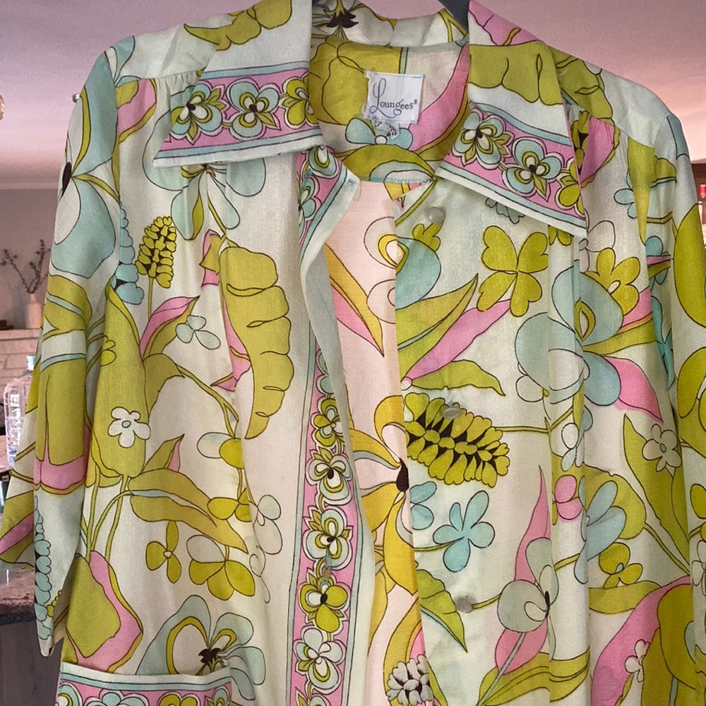 Fun and funky vintage kimono with pockets!